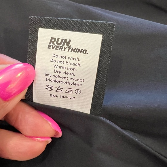 APL The Perfect Wool Bomber Jacket Women's
Woolmark Collab Burgundy Zip Small - Picture 10 of 15